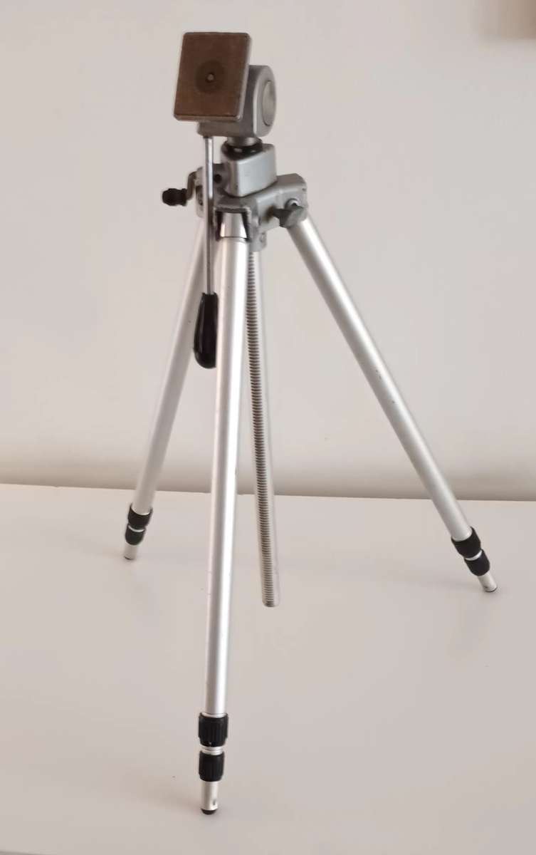 Imperial Extendable Tripod. Length 86.5cm.