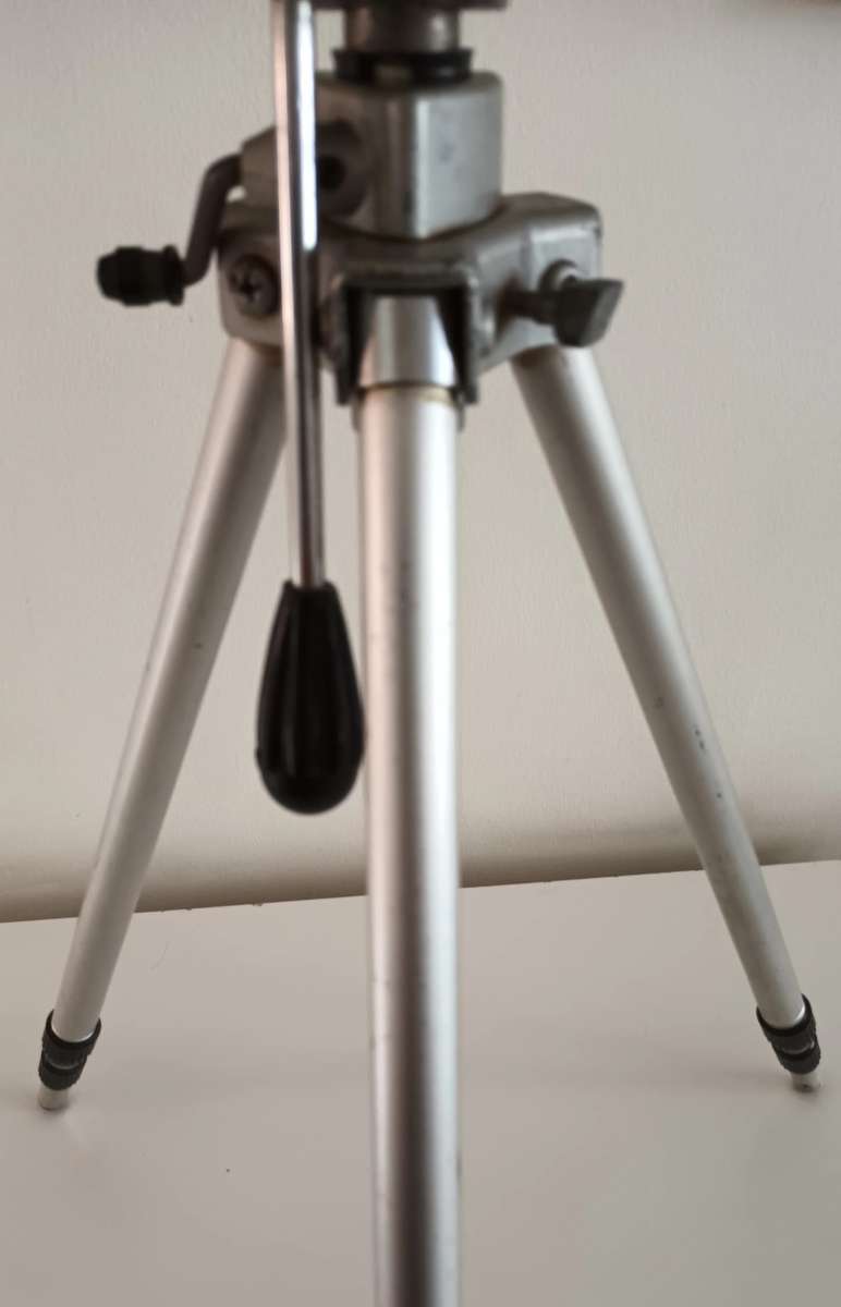 Imperial Extendable Tripod. Length 86.5cm.