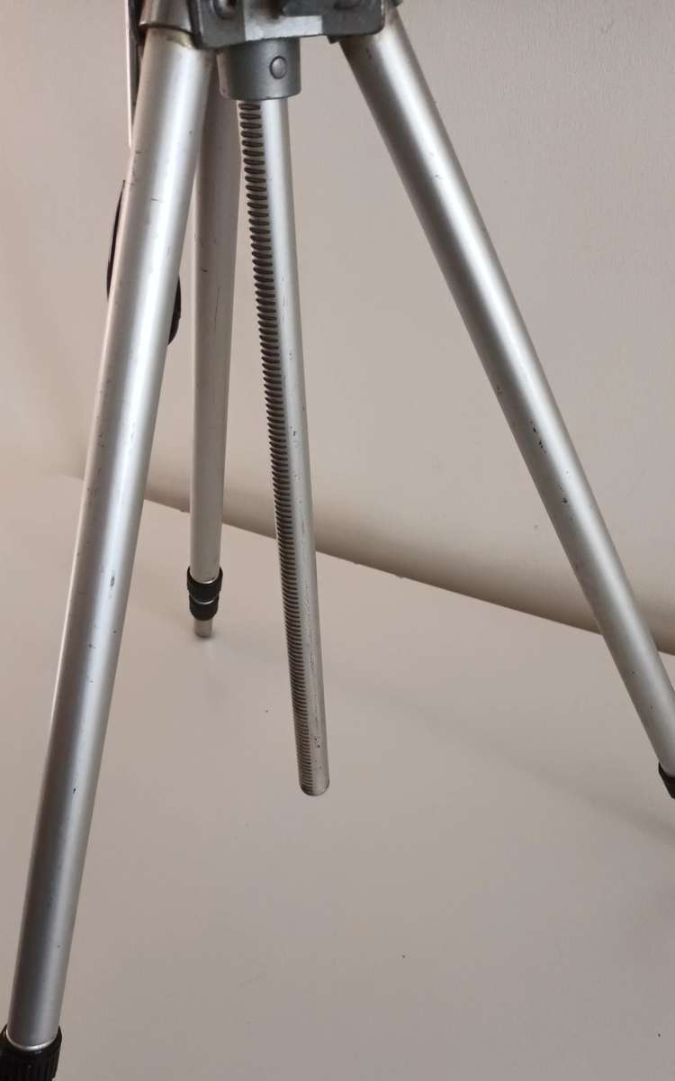 Imperial Extendable Tripod. Length 86.5cm.