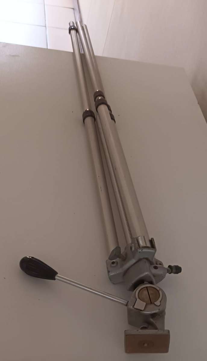 Imperial Extendable Tripod. Length 86.5cm.
