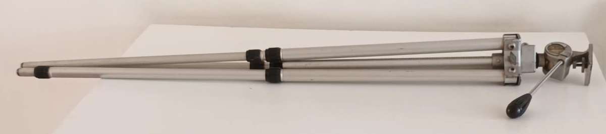 Imperial Extendable Tripod. Length 86.5cm.