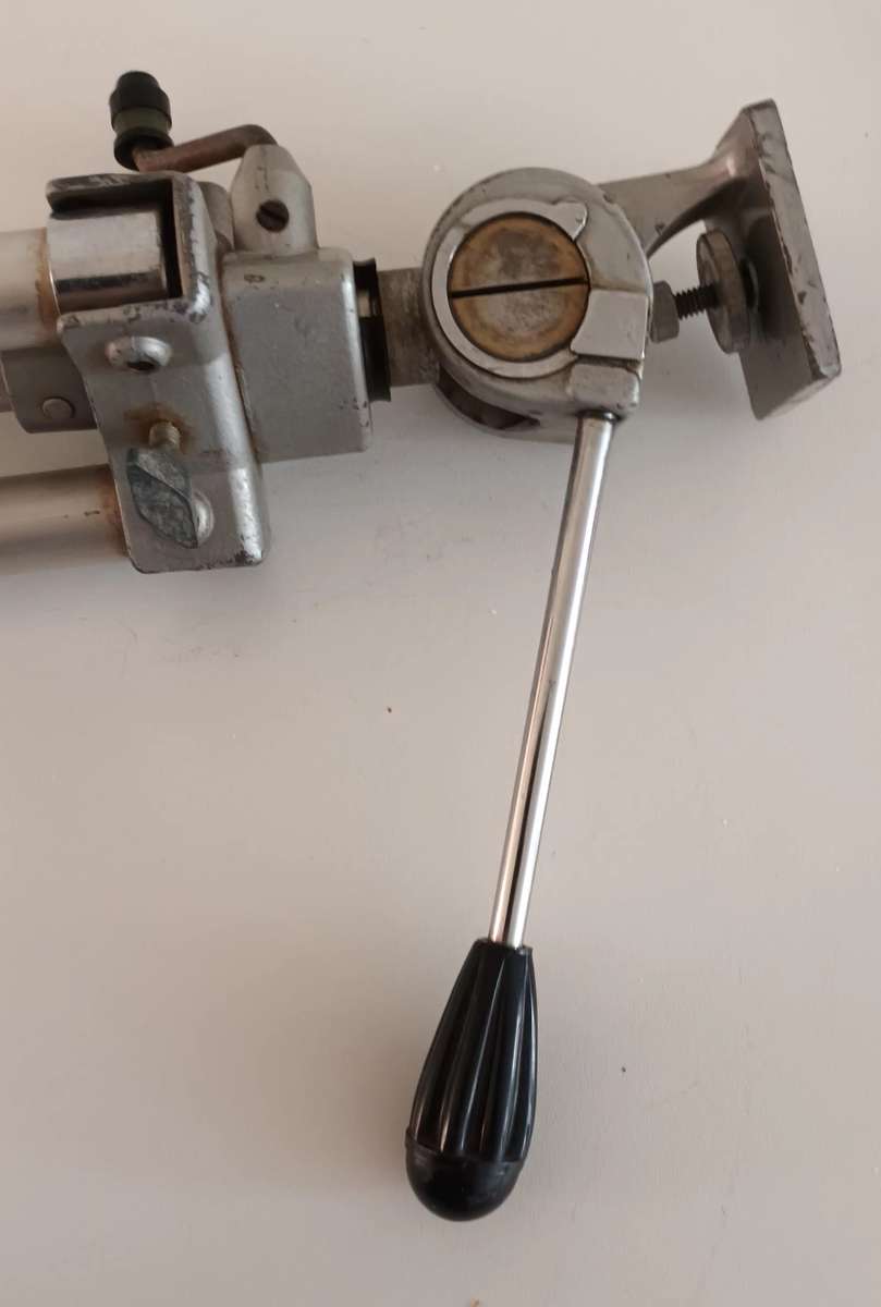 Imperial Extendable Tripod. Length 86.5cm.