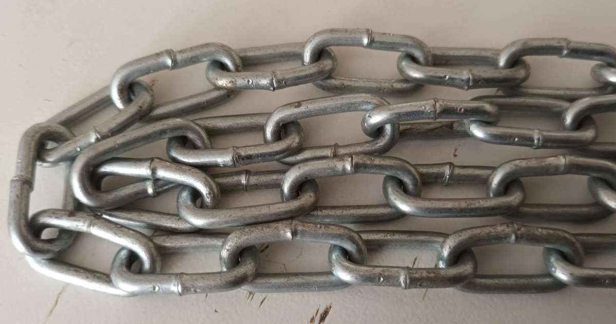 1 Meter Chain. 20x10mm.