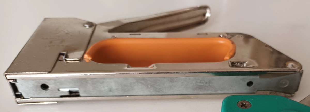 2x Staple Guns. See More Late Entry Listings.