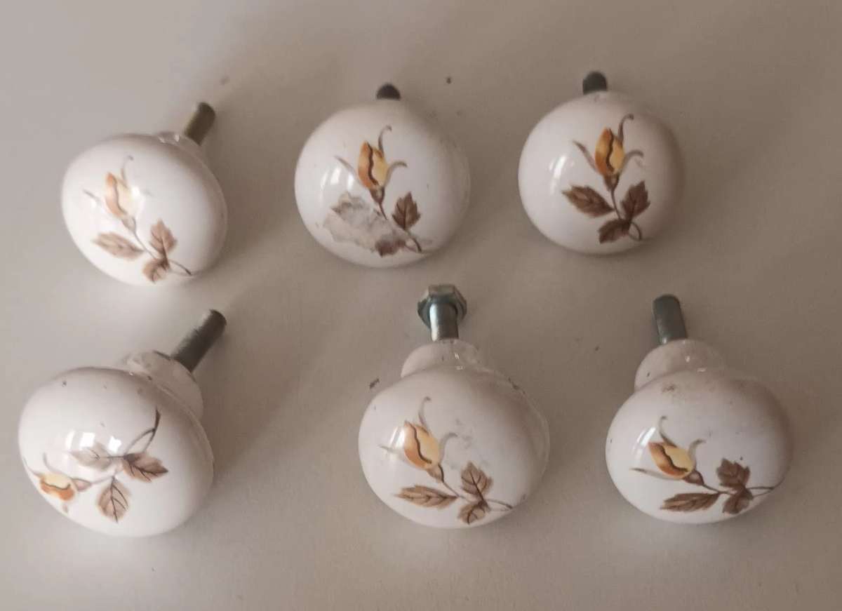 6x Door Knobs.