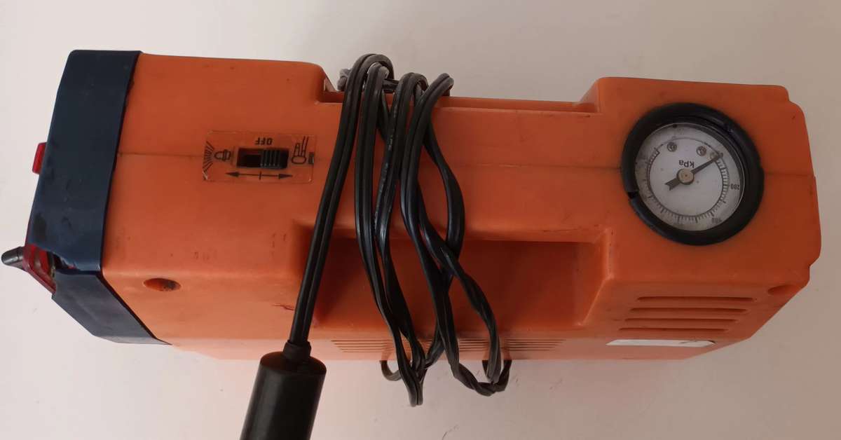 Air compressor with Emergency light.