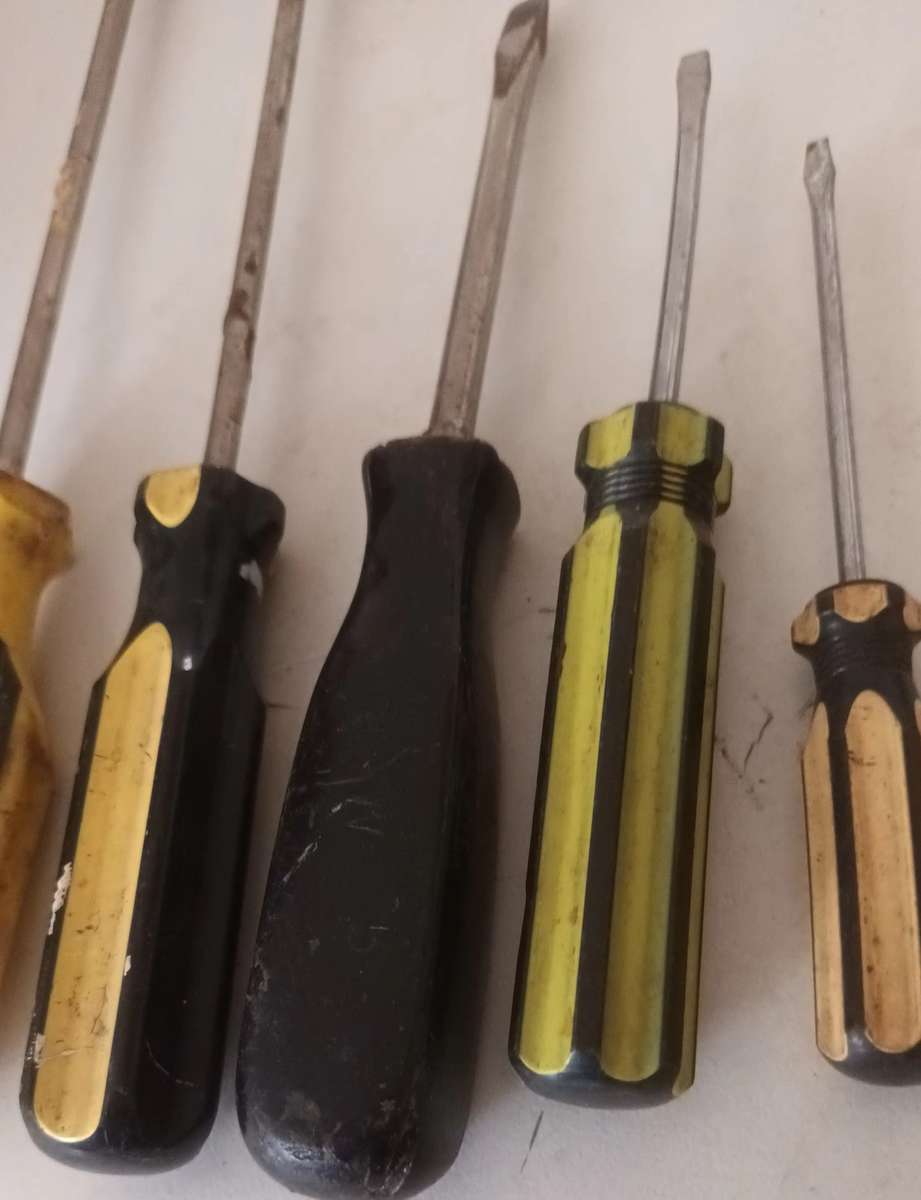 Lot of Flat Screwdrivers.
