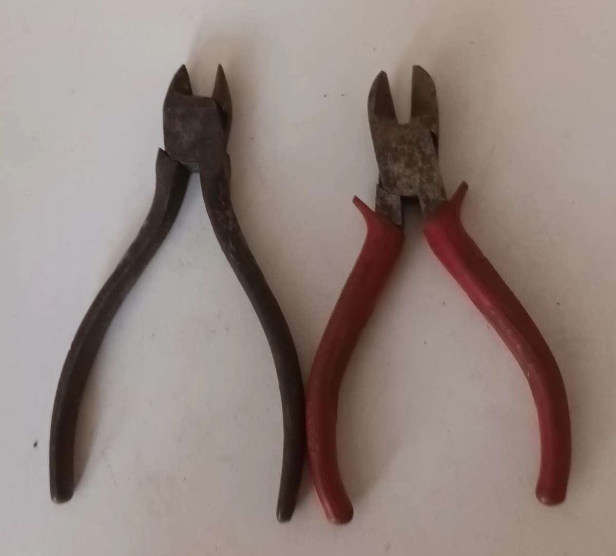 2x Side Cutter Pliers.