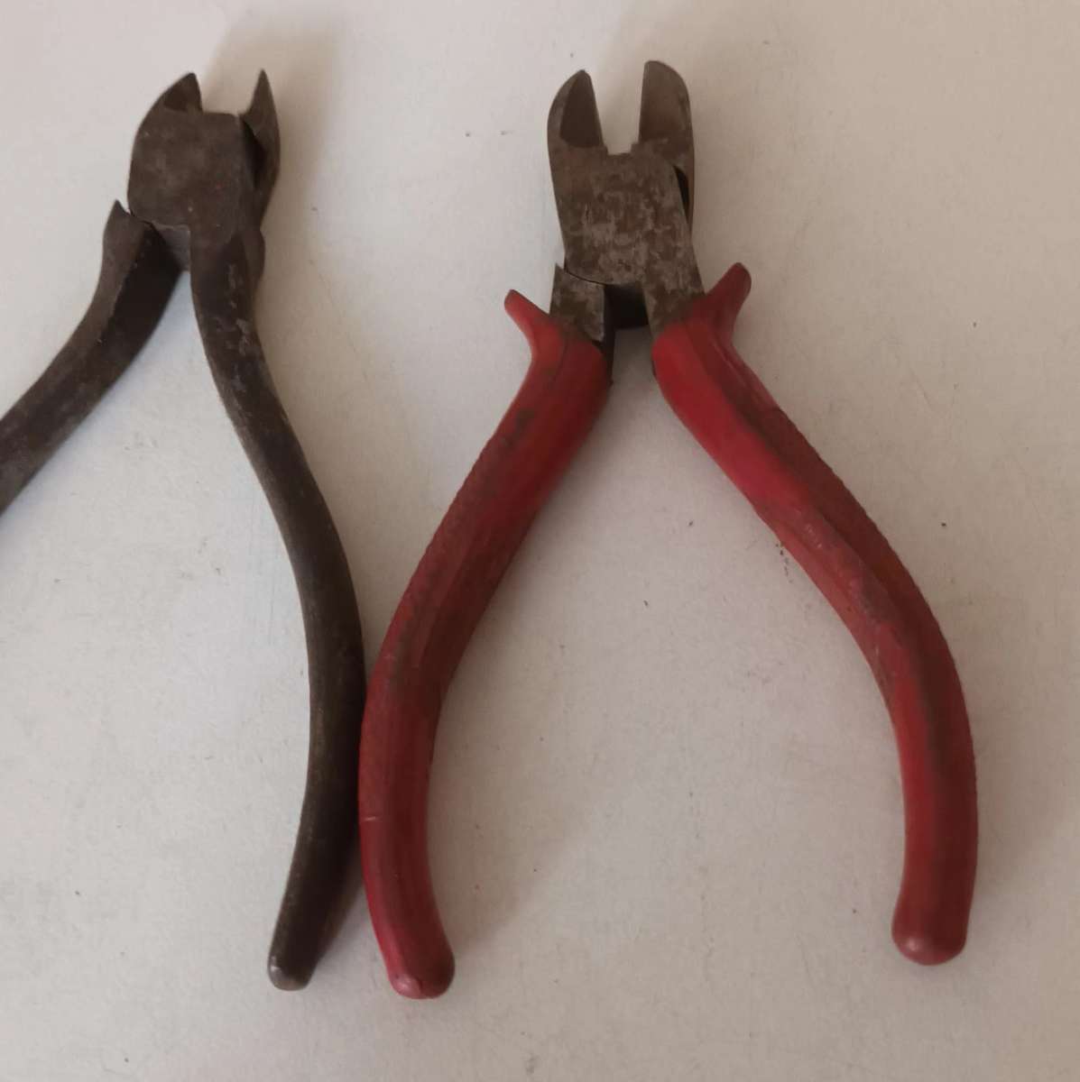 2x Side Cutter Pliers.