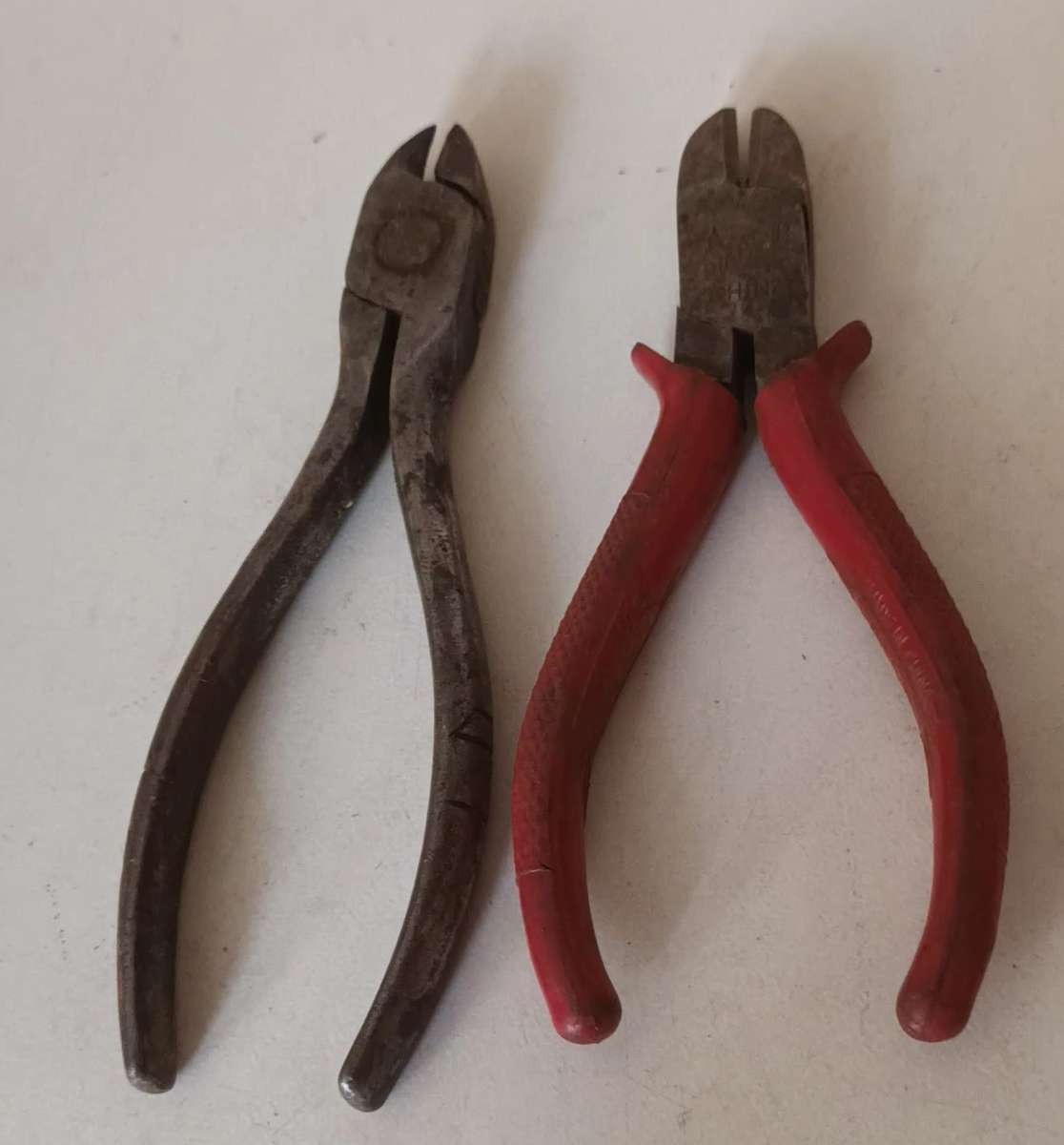 2x Side Cutter Pliers.