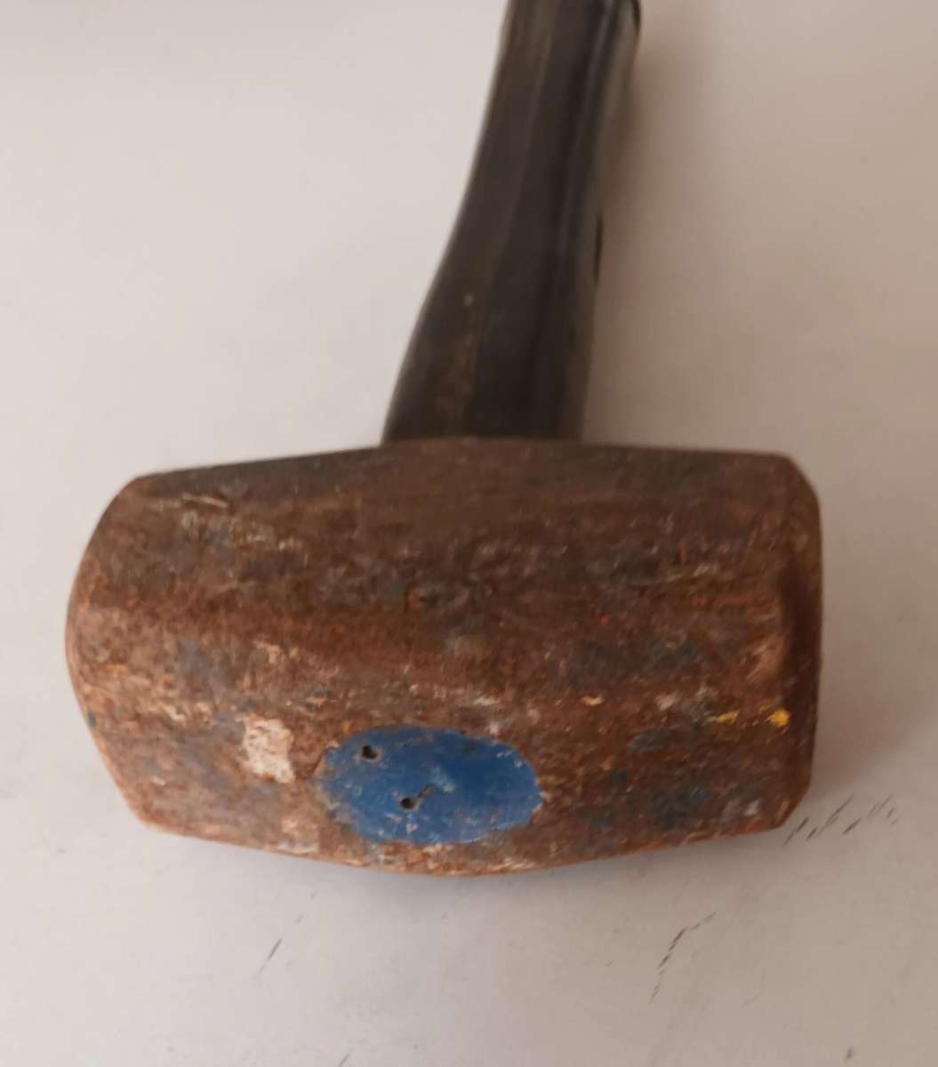 Hammer 1.8kg.