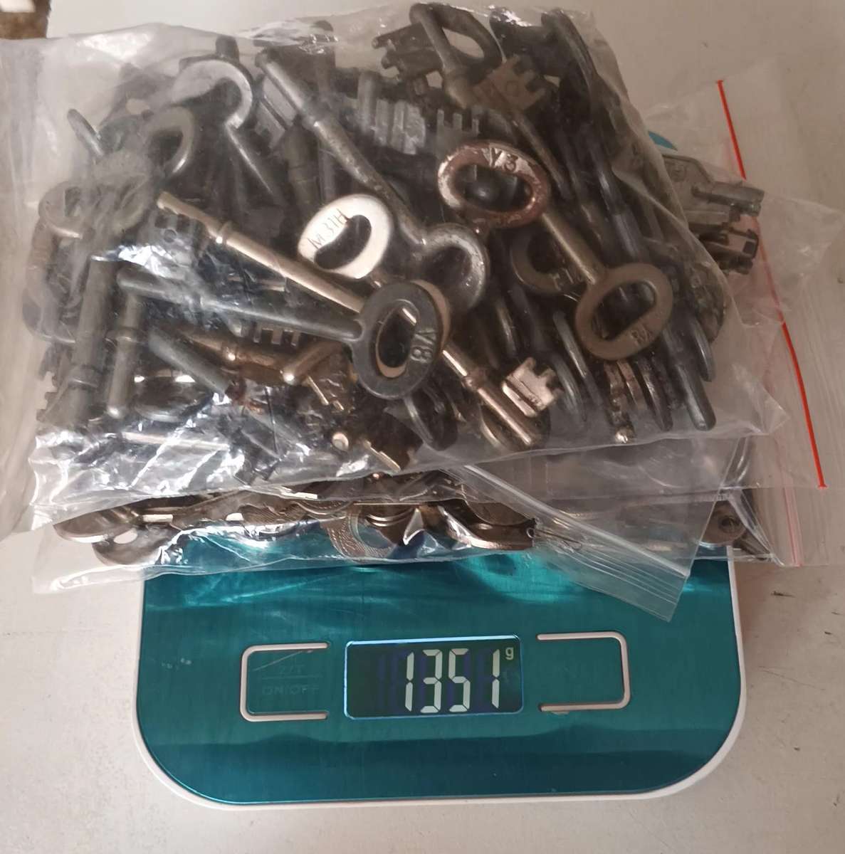 Lot of Keys. 1.3kg.
