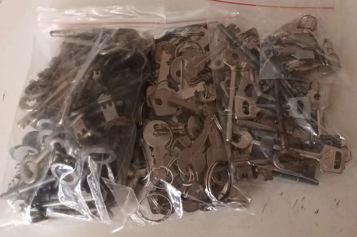 Lot of Keys. 1.3kg.