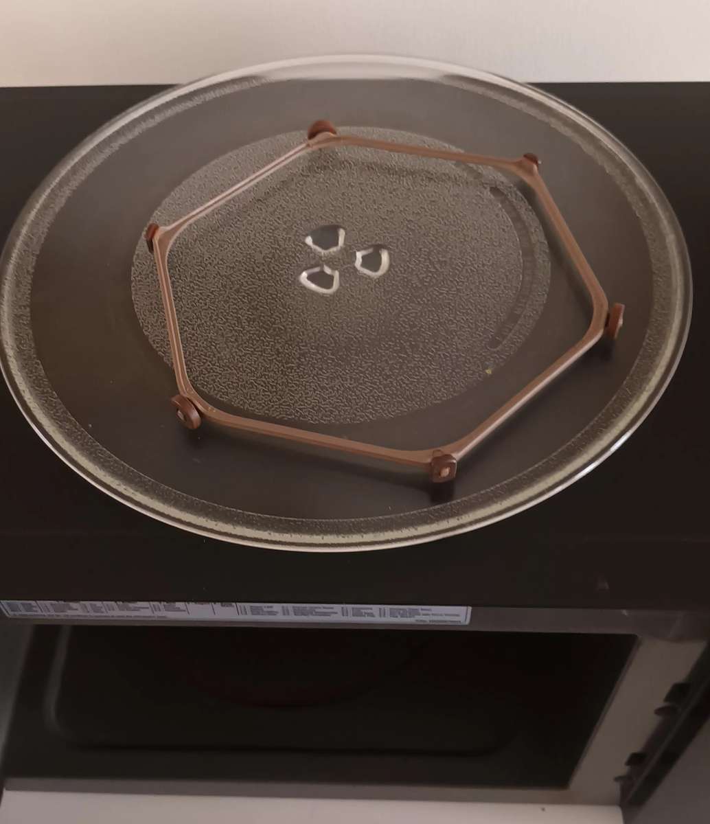 LG 42L Black NeoChef Microwave. Model MS4235GIS. Working. Needs TLC.