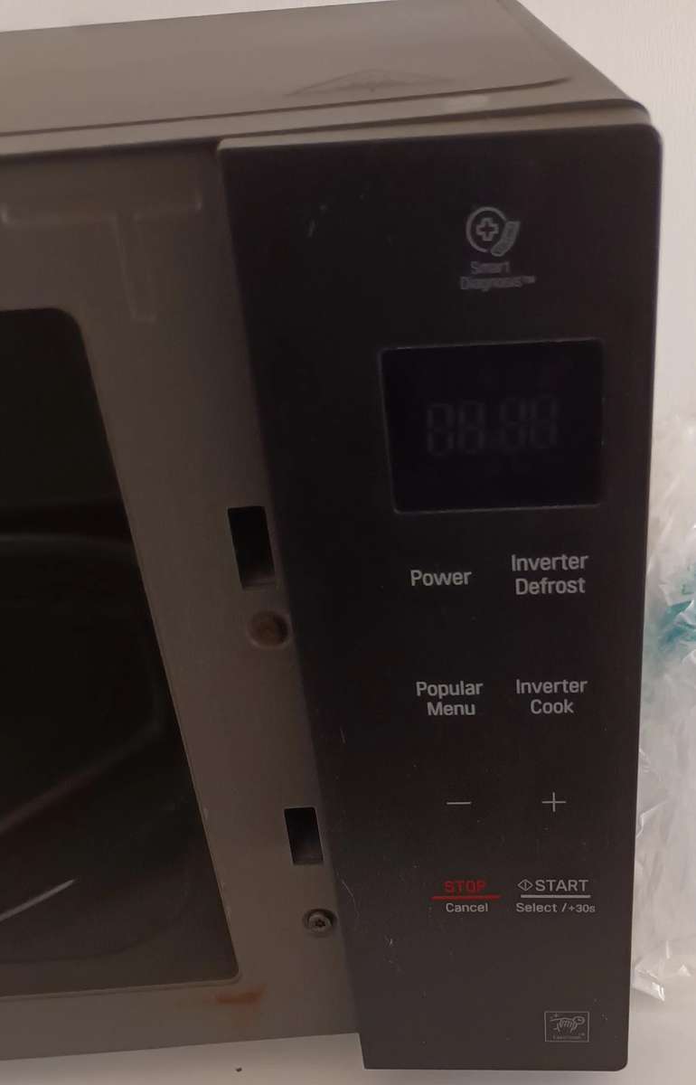 LG 42L Black NeoChef Microwave. Model MS4235GIS. Working. Needs TLC.