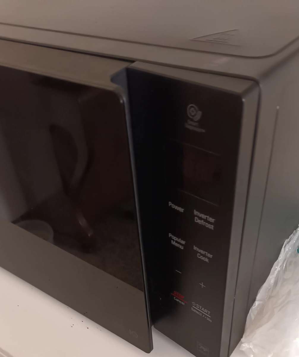 LG 42L Black NeoChef Microwave. Model MS4235GIS. Working. Needs TLC.