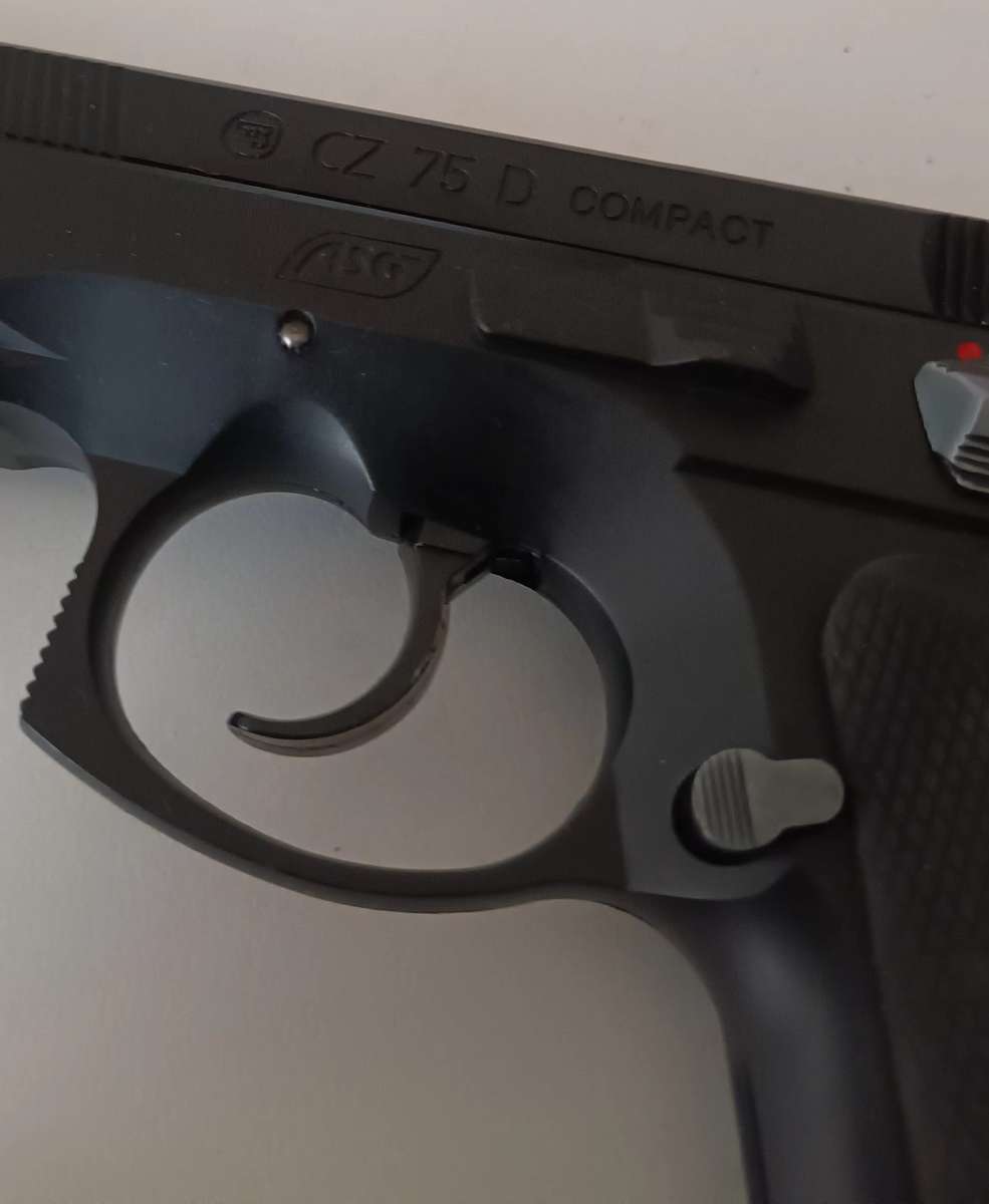 CZ 75 D COMPACT BB GUN WITH 1500 4.5MM STEEL BB'S.