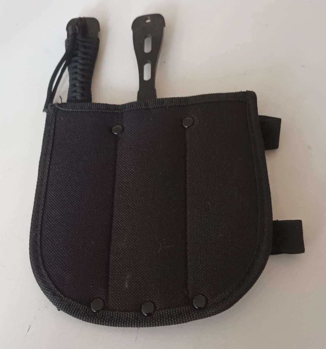 2x Throwing Knives in pouch.