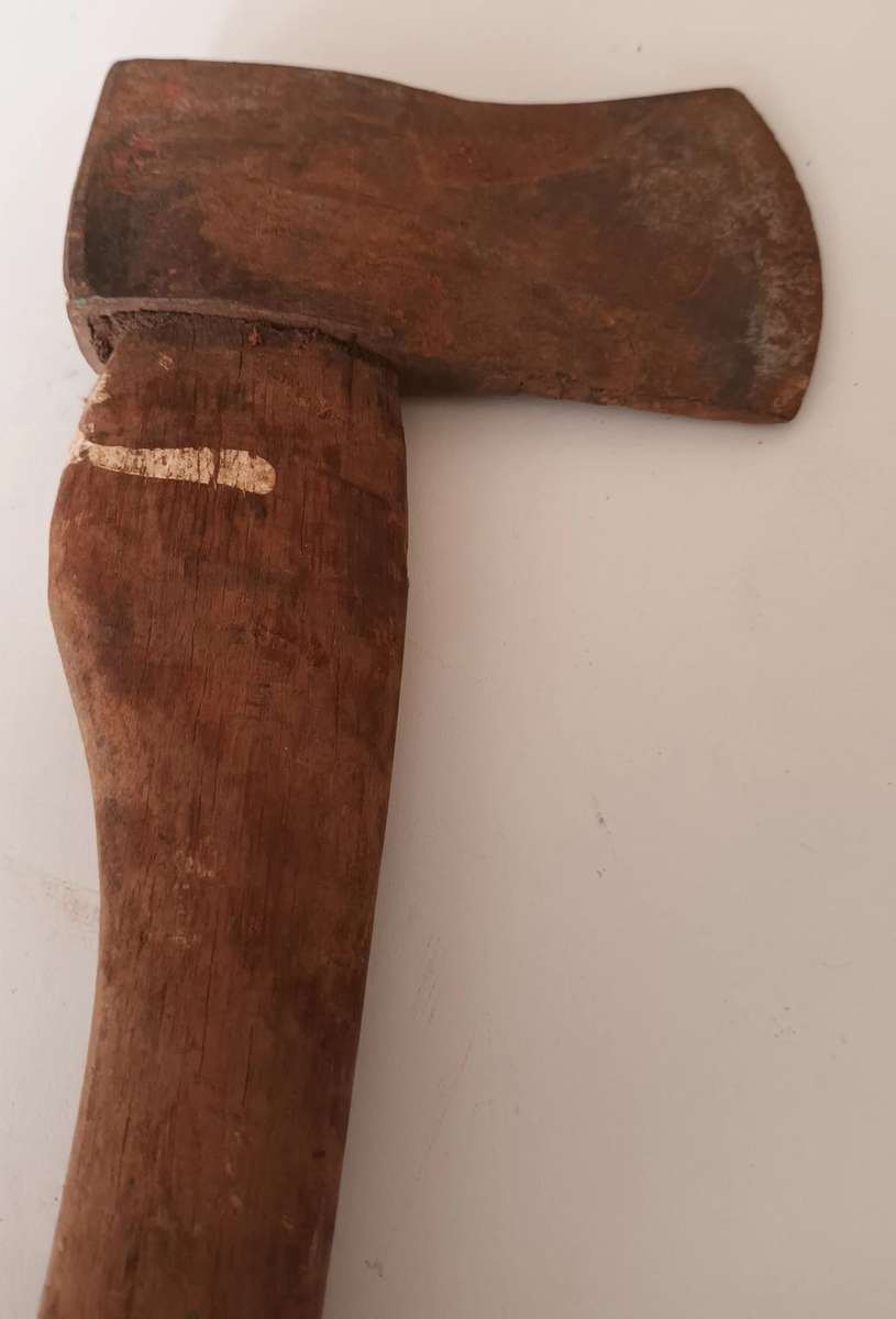 Vintage Wooden Handle Axe. Length 40.5cm. Width 13cm.