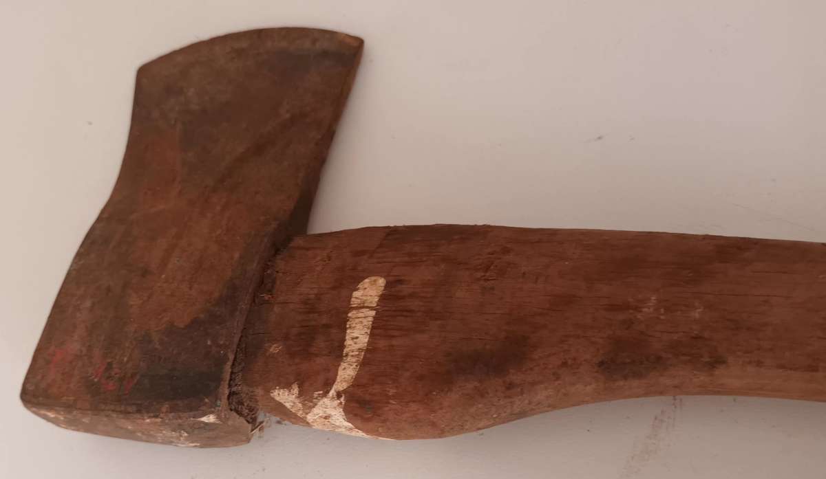 Vintage Wooden Handle Axe. Length 40.5cm. Width 13cm.