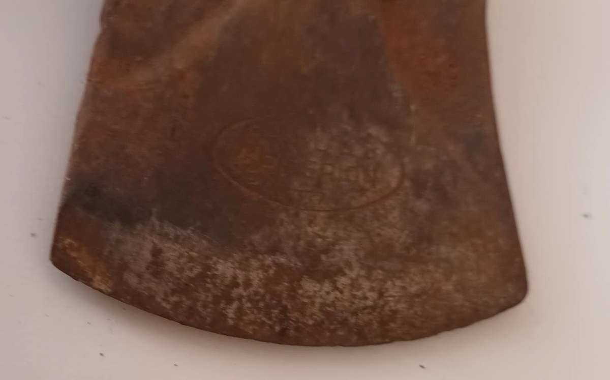 Vintage Wooden Handle Axe. Length 40.5cm. Width 13cm.