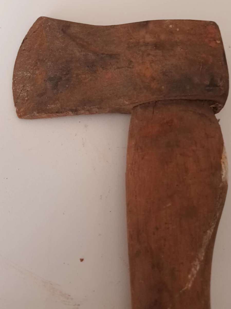 Vintage Wooden Handle Axe. Length 40.5cm. Width 13cm.
