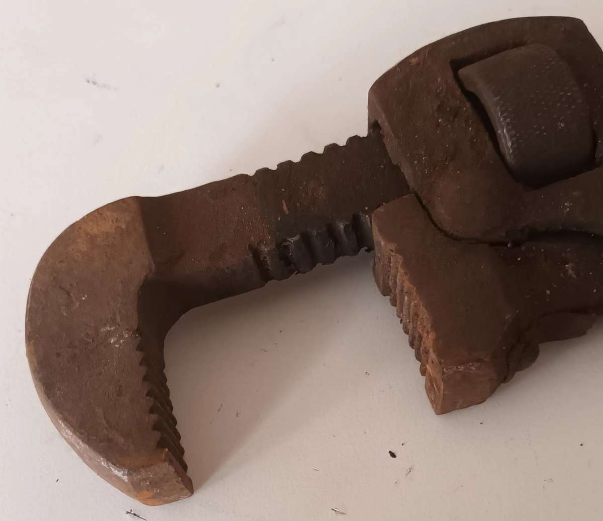 Pipe Wrench. Length 32cm. 50mm.