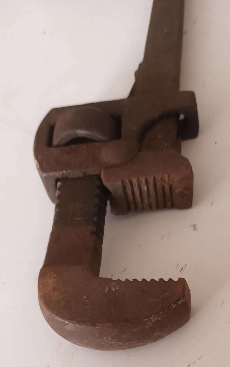 Pipe Wrench. Length 32cm. 50mm.