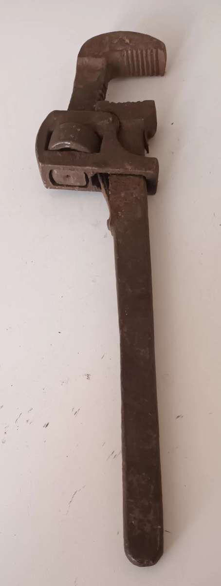 Pipe Wrench. Length 32cm. 50mm.