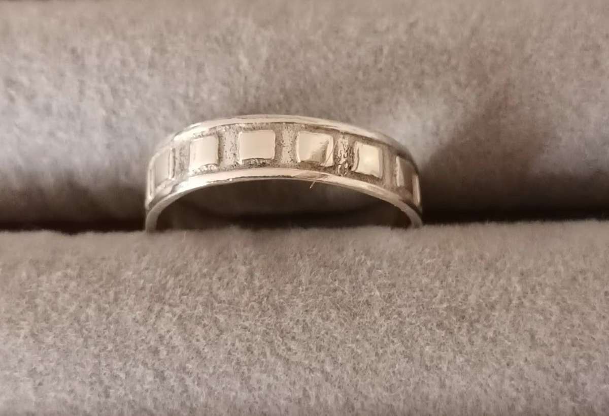 Sterling Silver Ring. Size P/7.5. (17.9mm)