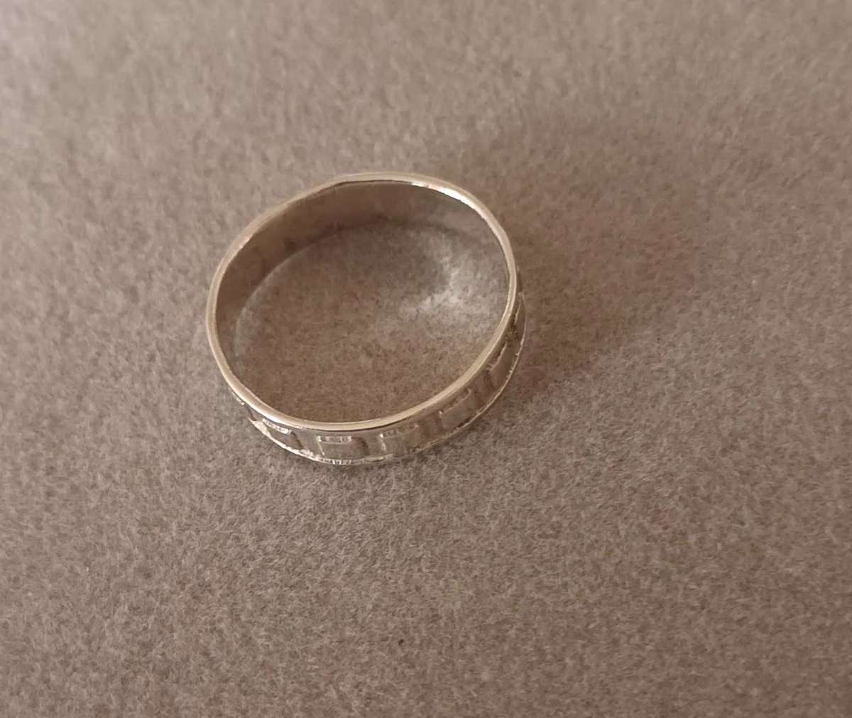 Sterling Silver Ring. Size P/7.5. (17.9mm)