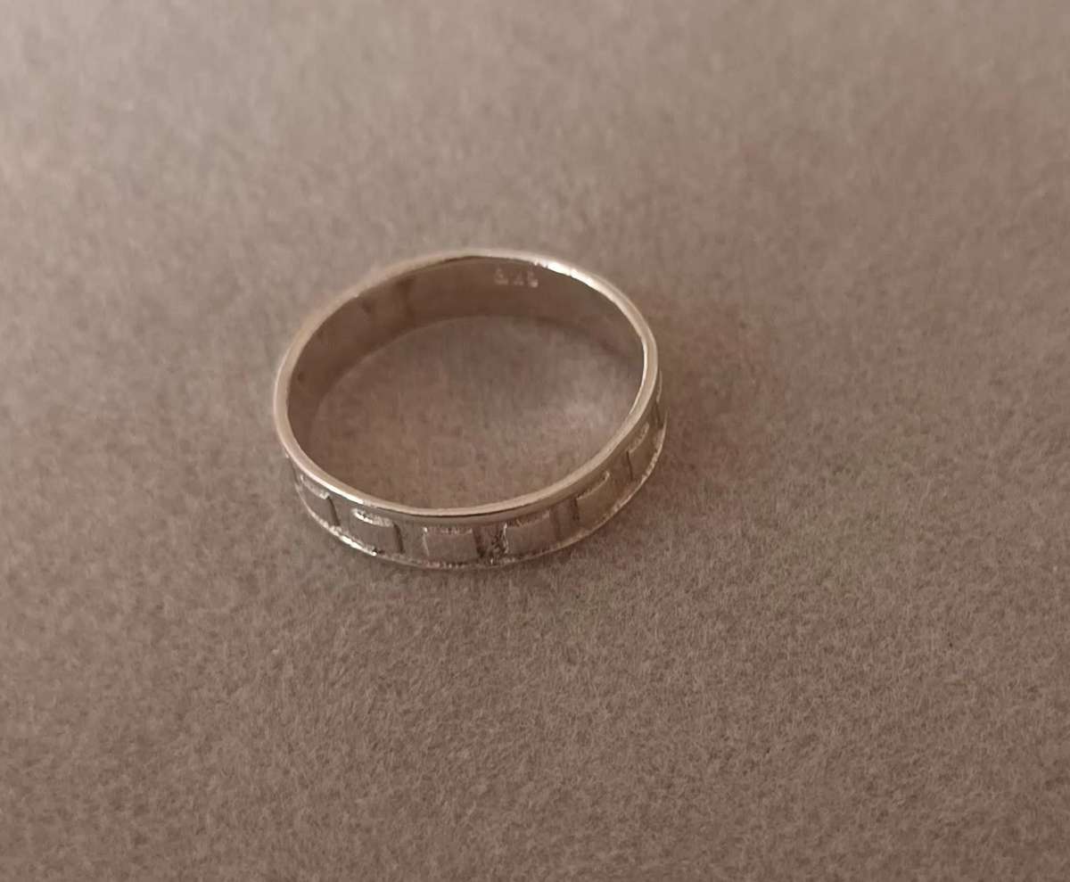 Sterling Silver Ring. Size P/7.5. (17.9mm)