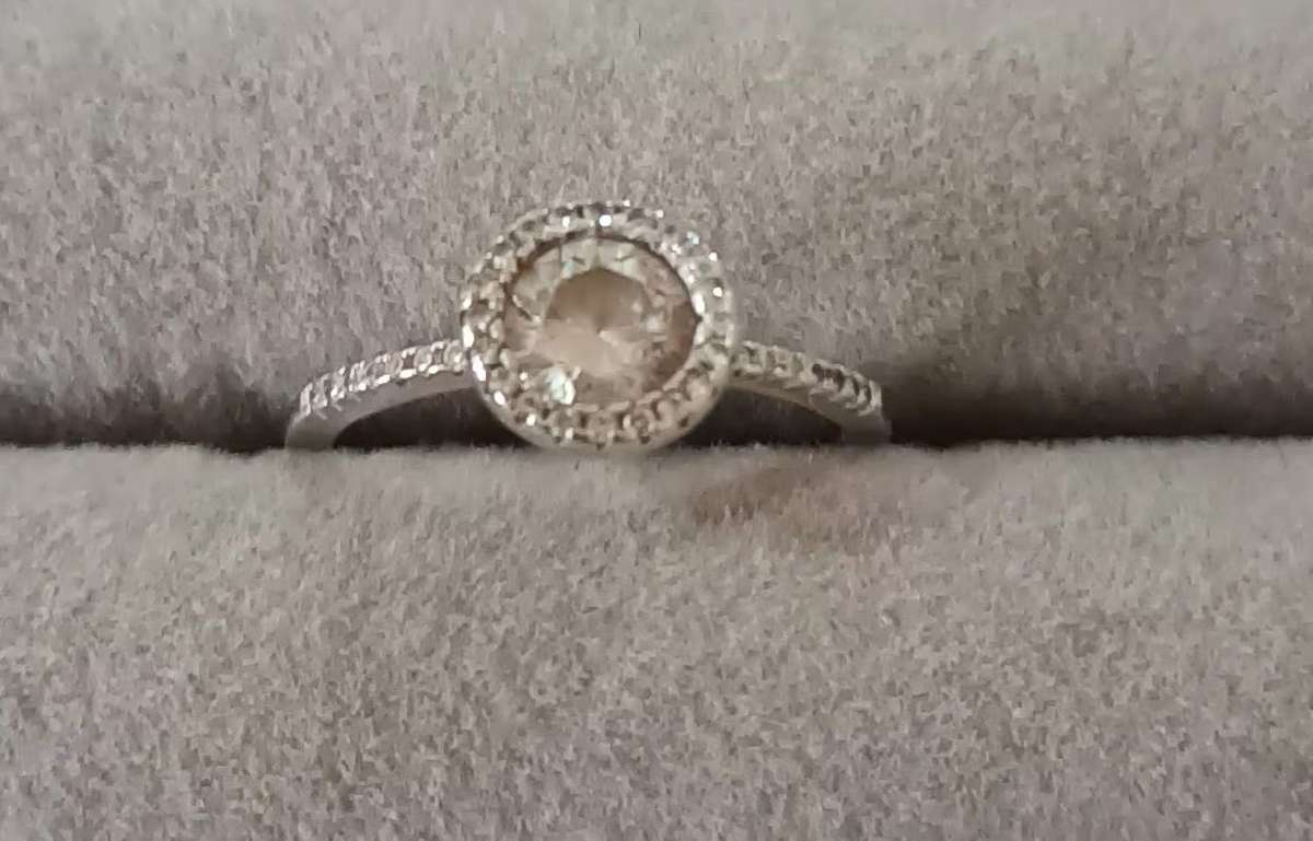 Stunning Sterling Silver Ring. Size O/7. (17.5mm)