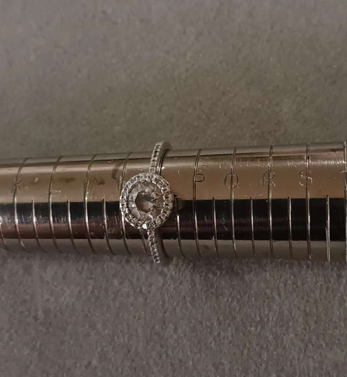 Stunning Sterling Silver Ring. Size O/7. (17.5mm)