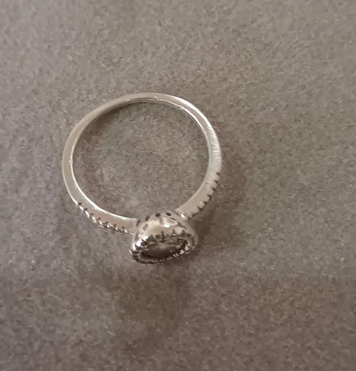 Stunning Sterling Silver Ring. Size O/7. (17.5mm)