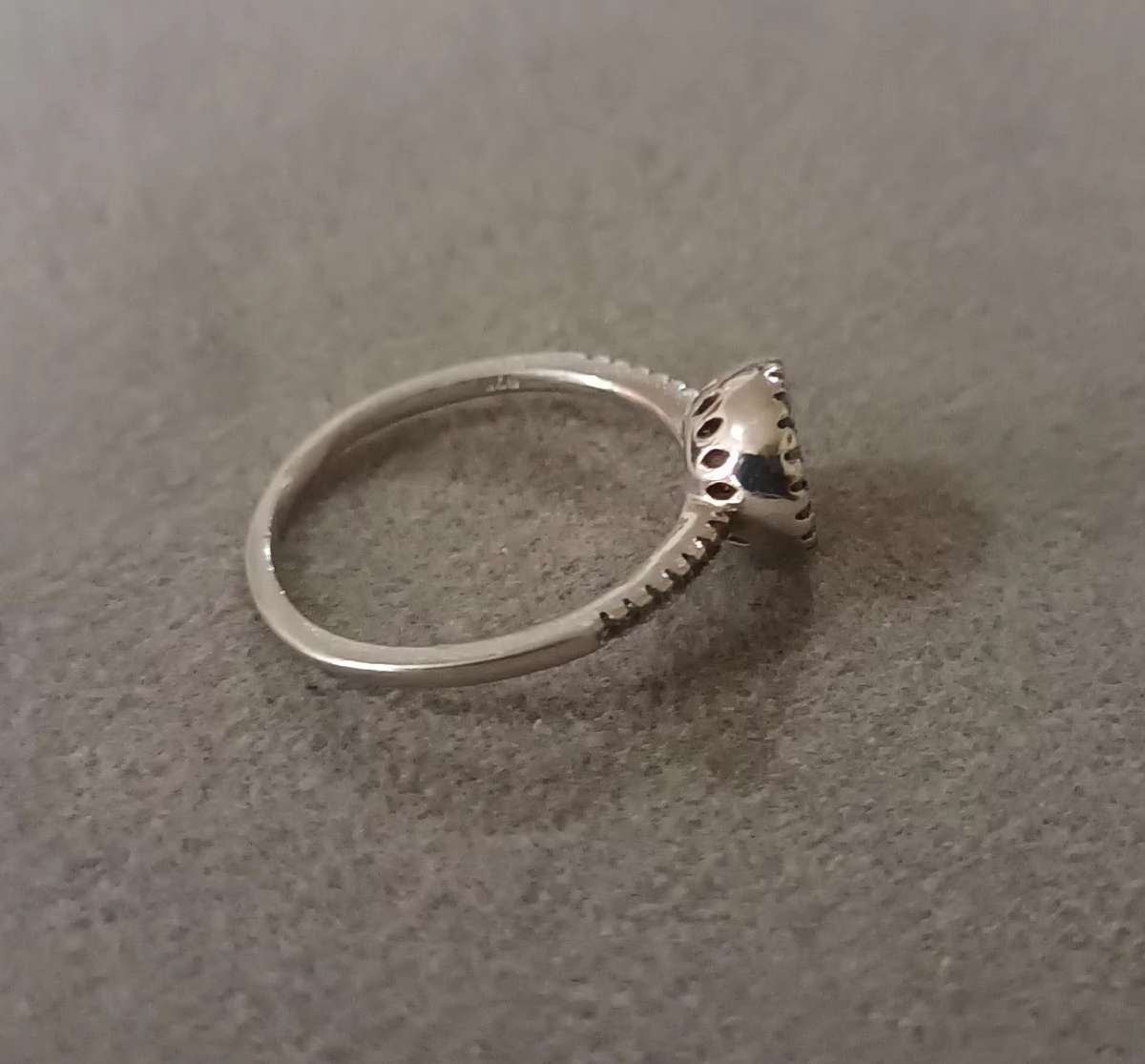 Stunning Sterling Silver Ring. Size O/7. (17.5mm)