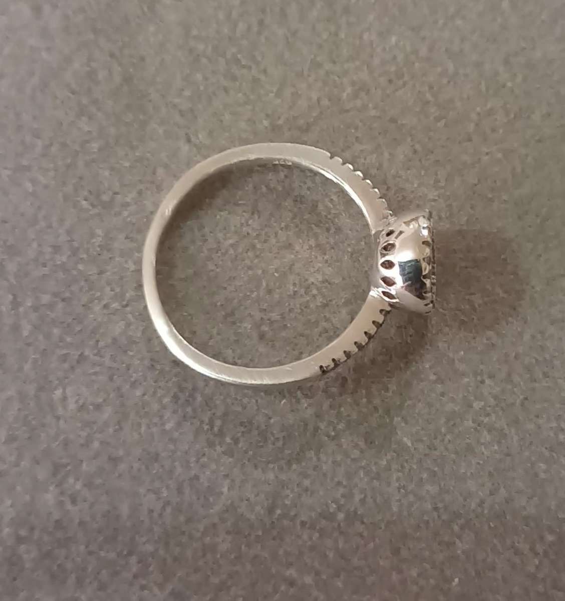 Stunning Sterling Silver Ring. Size O/7. (17.5mm)