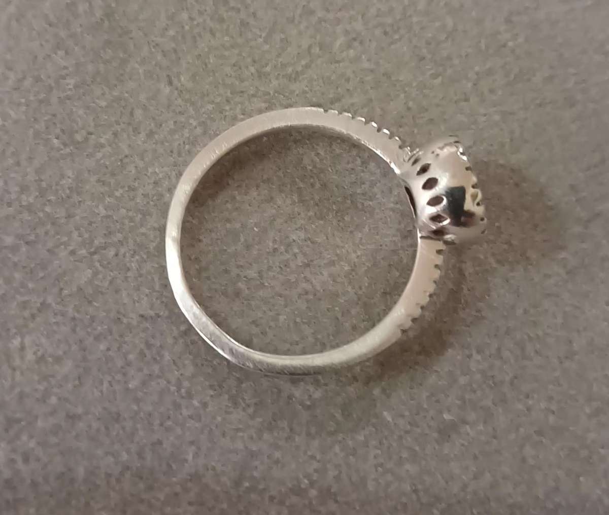 Stunning Sterling Silver Ring. Size O/7. (17.5mm)