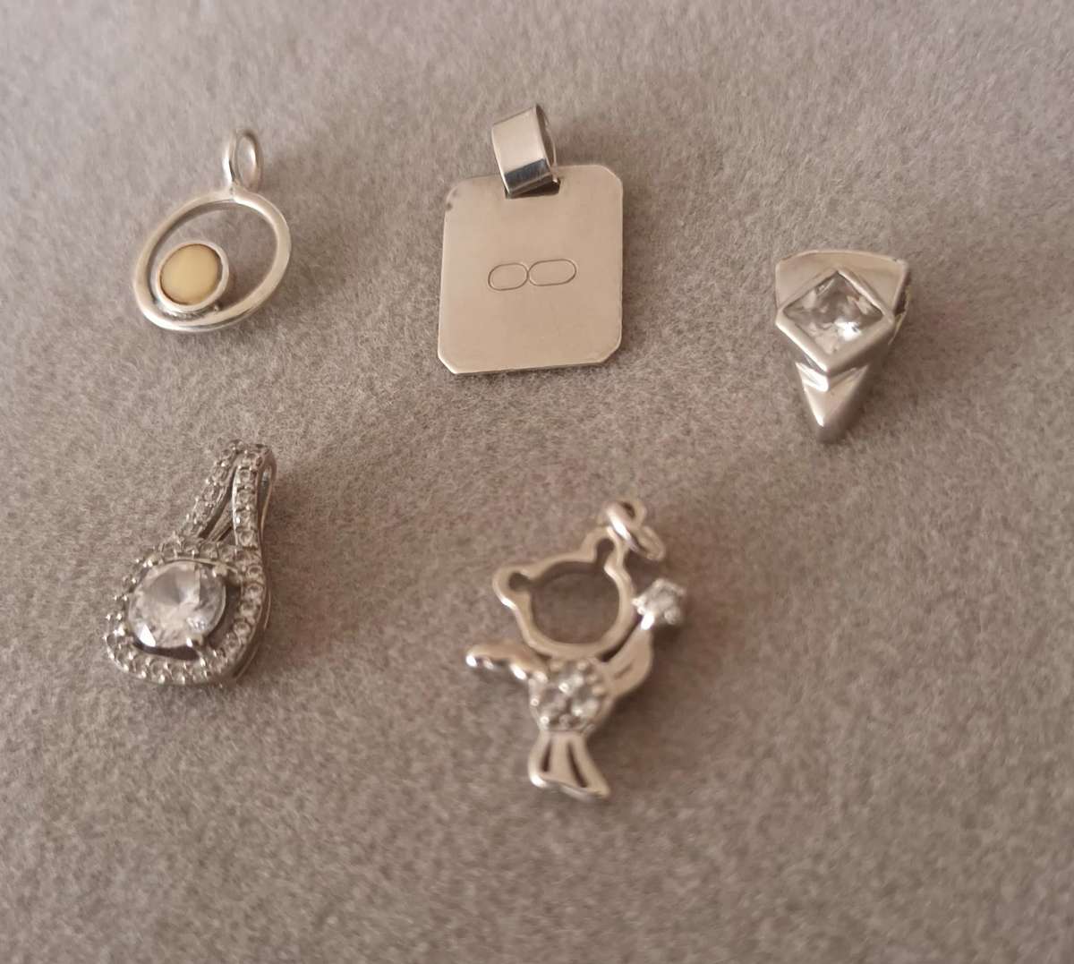 Lot of Sterling Silver Pendants. 4.8g.