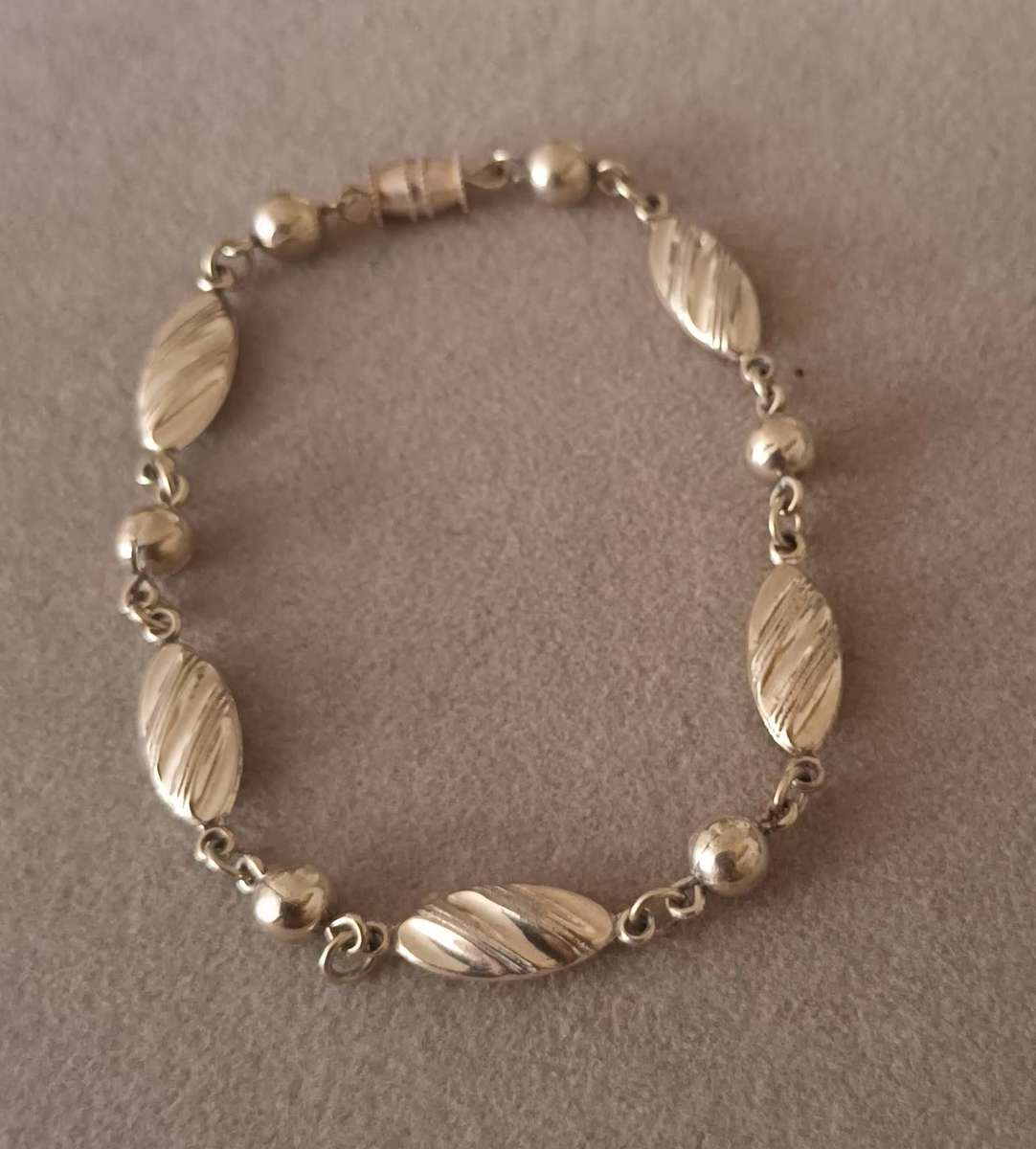 Stunning Sterling Silver Bracelet. Length 20cm. Width 8mm. 8.2g.