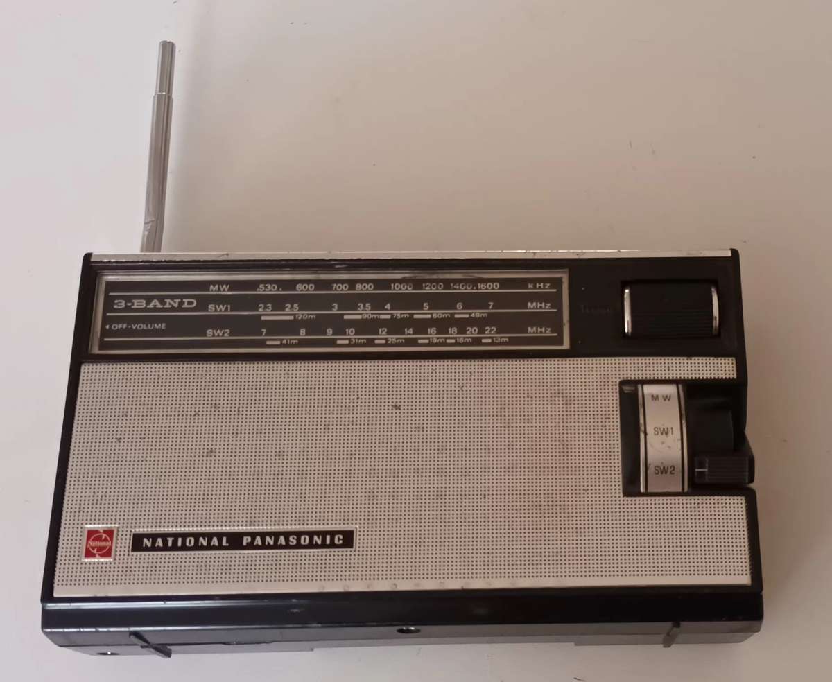 Vintage National Panasonic Radio. Battery Operated.