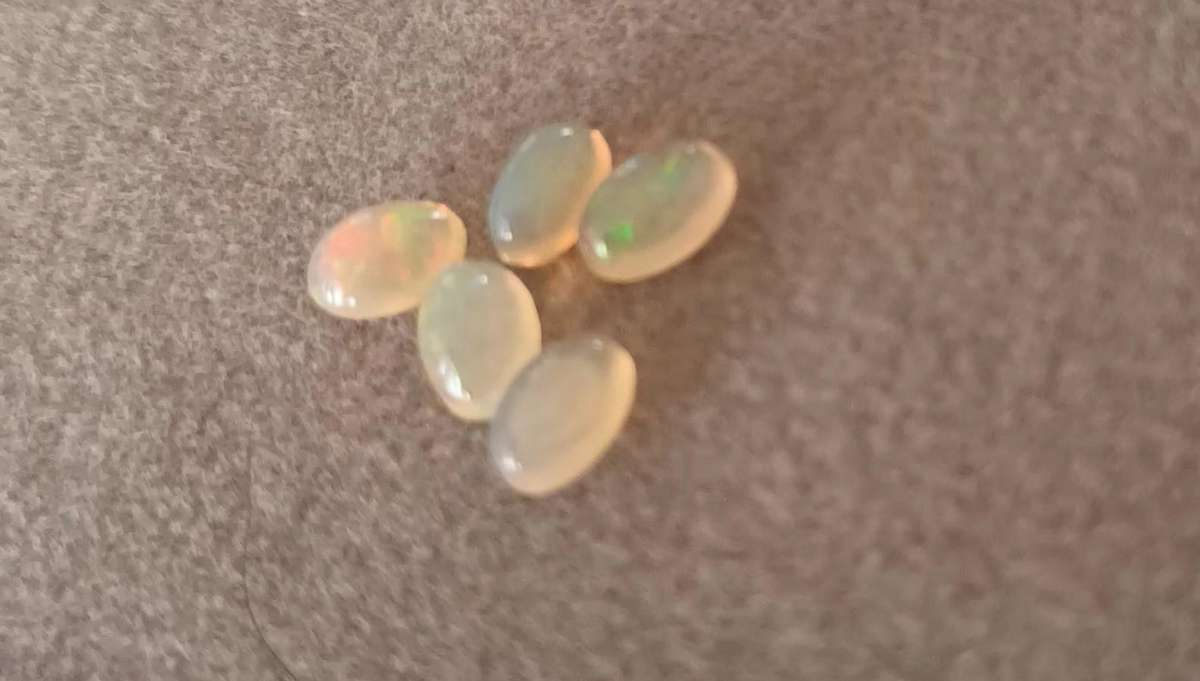 5 Piece 1.43ct t.w Oval Cab Crystal Welo Opal Gemstones.