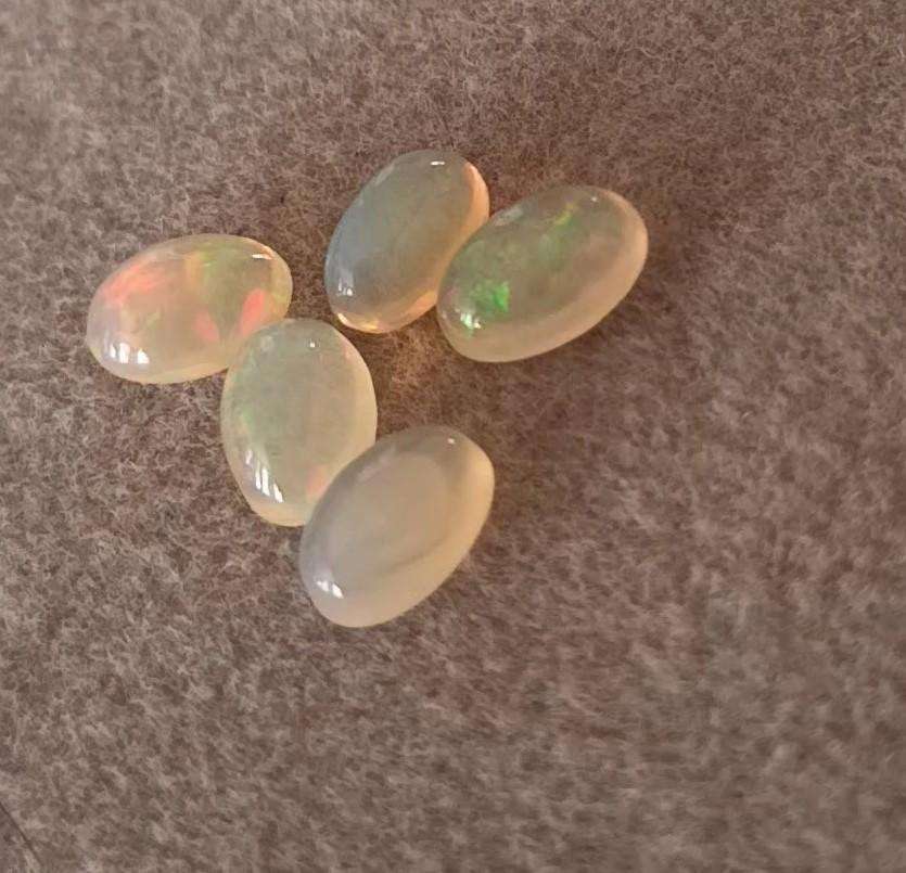 5 Piece 1.43ct t.w Oval Cab Crystal Welo Opal Gemstones.