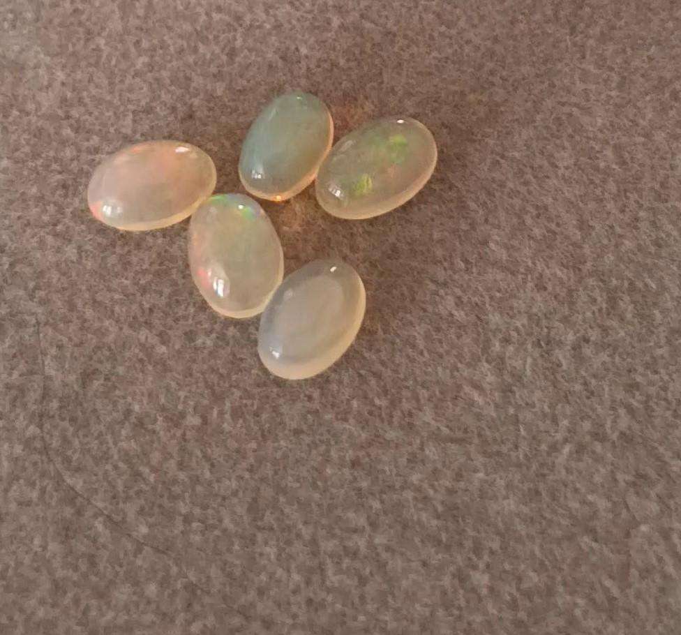 5 Piece 1.43ct t.w Oval Cab Crystal Welo Opal Gemstones.