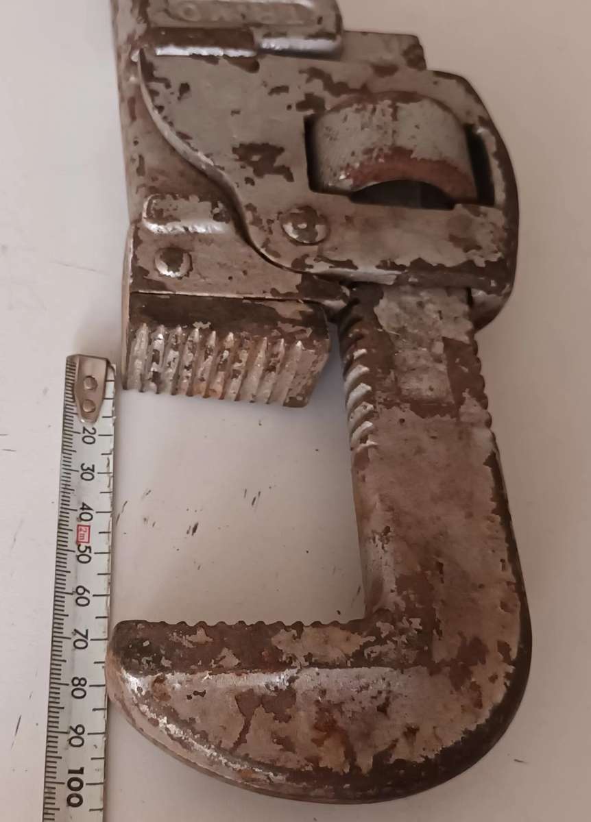 Huge Vitage 24" Trimo Pipe Wrench. Trimont Mfg Co. Made in USA. Length 64cm.