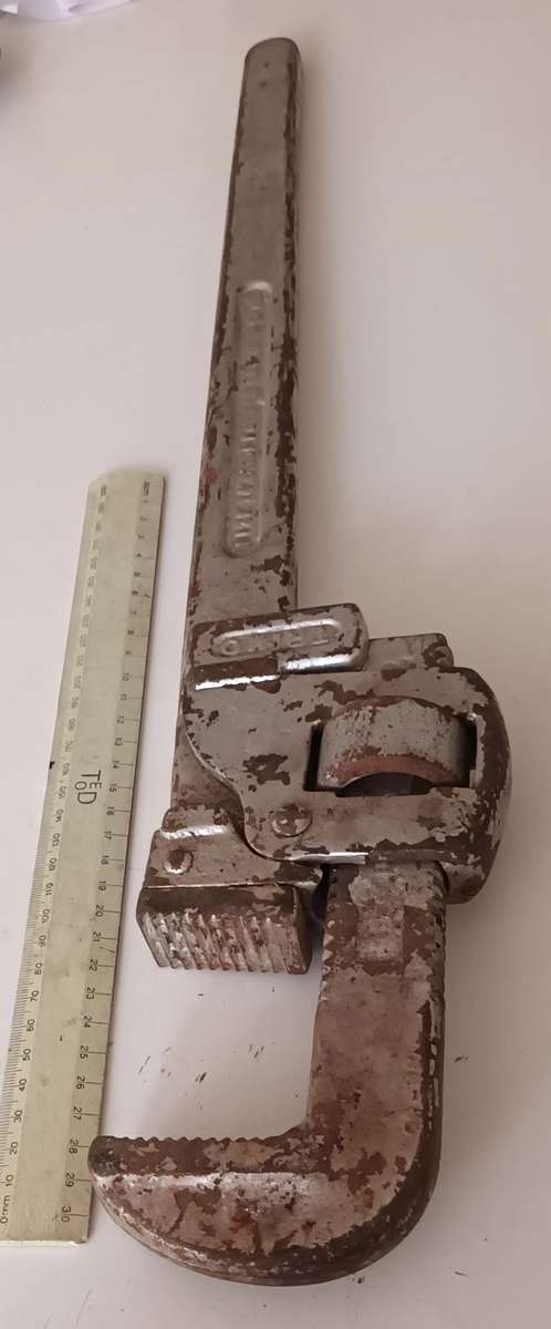 Huge Vitage 24" Trimo Pipe Wrench. Trimont Mfg Co. Made in USA. Length 64cm.