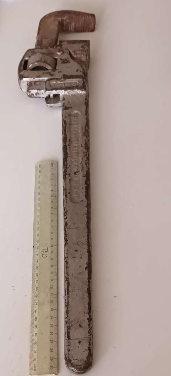 Huge Vitage 24" Trimo Pipe Wrench. Trimont Mfg Co. Made in USA. Length 64cm.