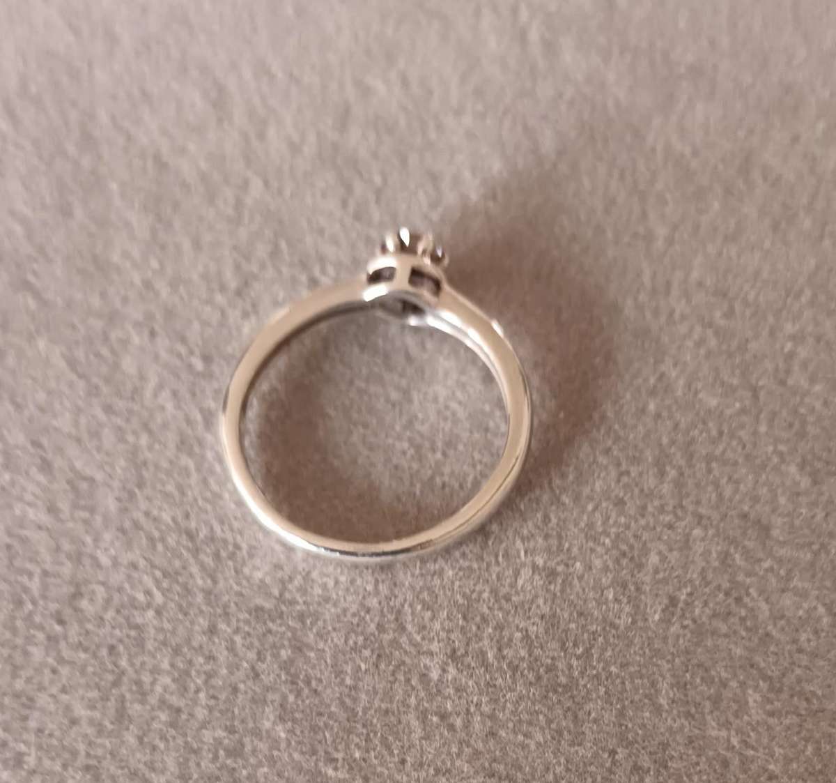 Lovely Sterling Silver Ring. Size M 1/2. (6.5)16.9mm.