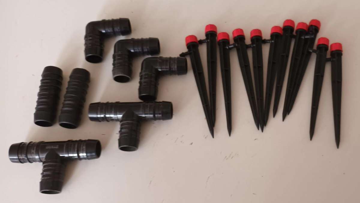11x Drip Irrigation Emitters and Pipe Fittings. New.