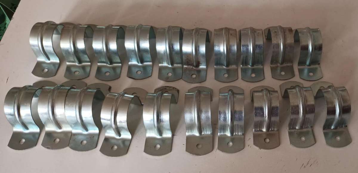 20x Heavy Duty 35mm Pipe Straps. New.